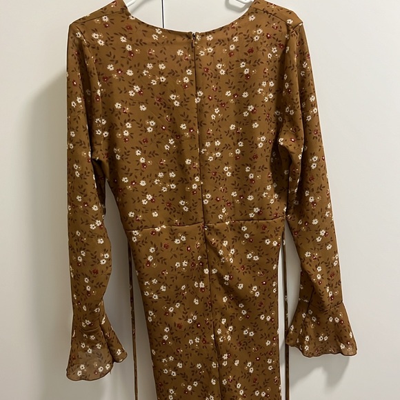 70’s Style Floral Dress with Bell Sleeves - Picture 4 of 4